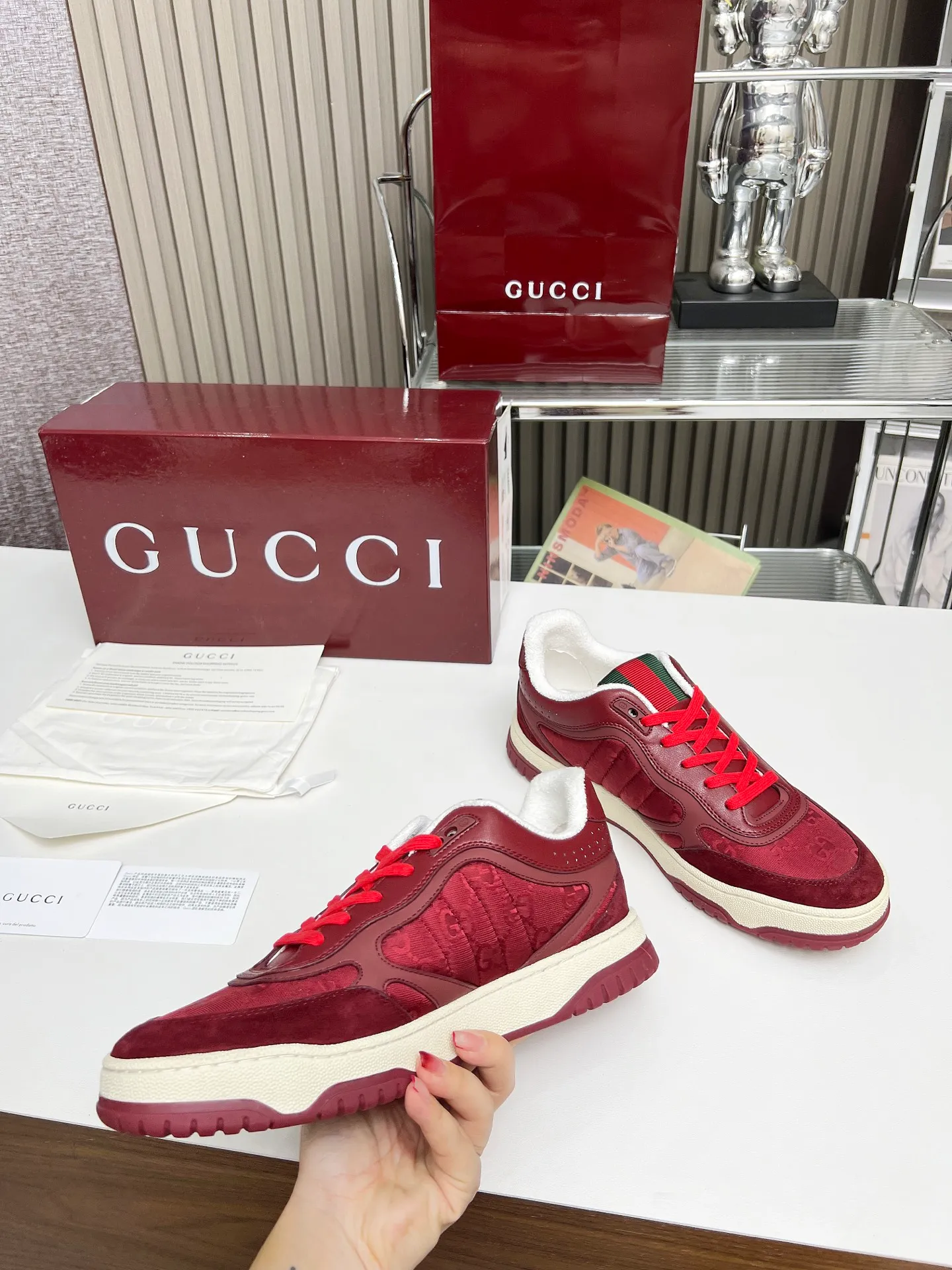 [G Home] P: 600💰 Couple size: Female 35-40. Male 39-44 (45 custom-made) 🆕2025.GUCC Gucci original order quality The latest popular high and low top aged couple sneakers series shipped original purchase development and production, this high and low top sneakers adopt a basketball-style silhouette design, cleverly integrated with hollow panels and distressed effects, showing unique ingenuity. The ingenuity incorporates brand logo details such as interlocking Double G styling accessories and Gucci lettering, a low-key tribute to the brand's design heritage. Exquisite packaging at the delivery counter 🛍📦 ▪️ Fabric: Original customized imported first-layer cowhide ▪️ Inner lining: Imported first-layer cowhide ▪️ Sole: Original molded two-color TPU sole ▪️ Sole thickness: 3cm